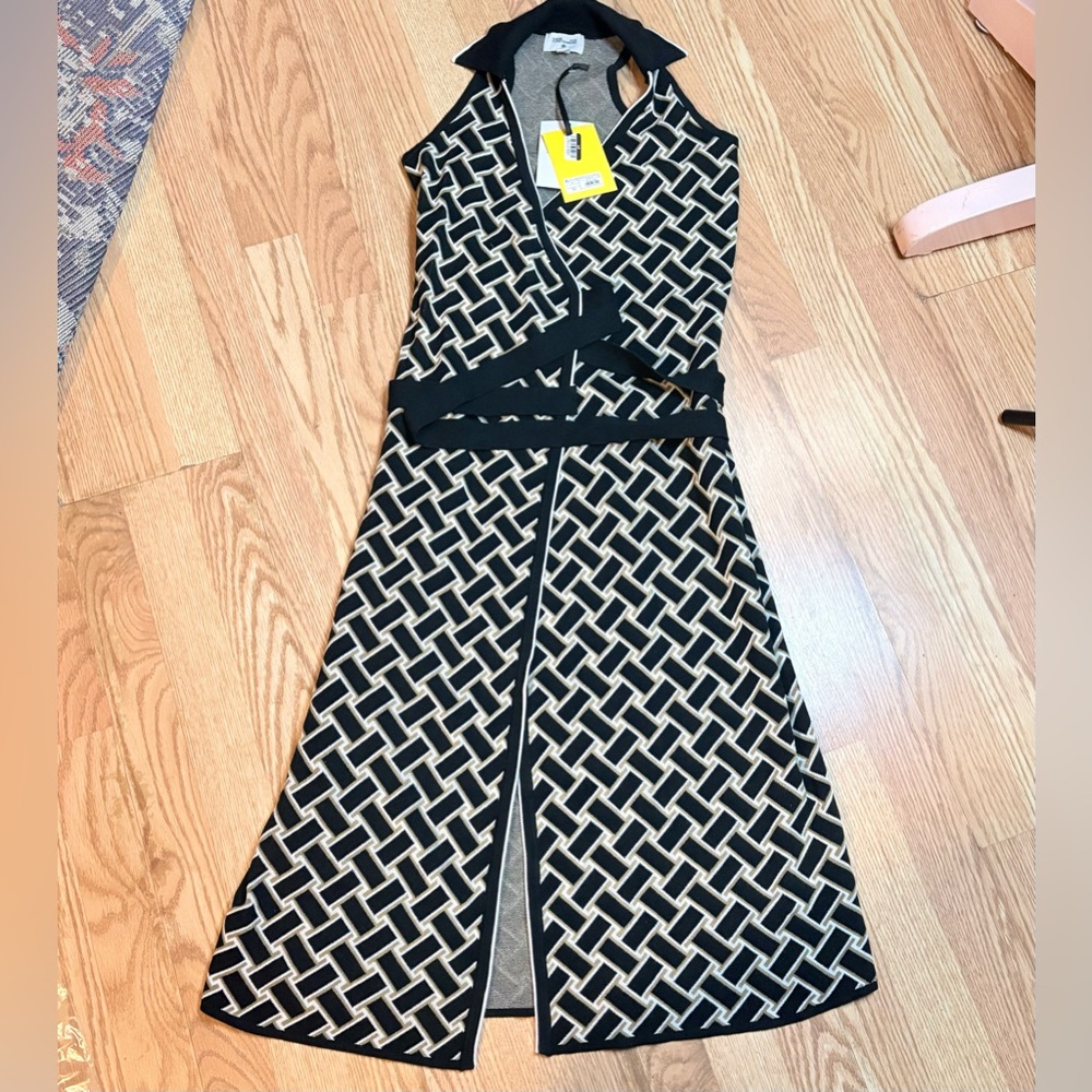 NWT Diane Von Furstenberg Black and Cream Wrap Dress With Belt